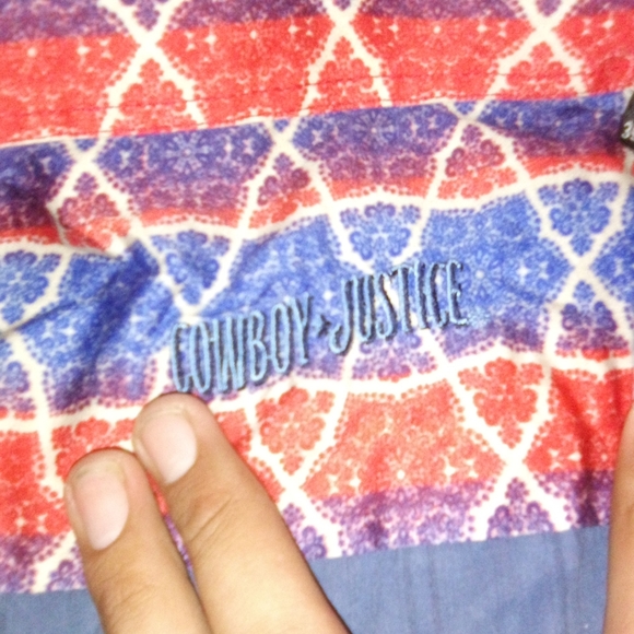 Button up shirts - Picture 8 of 16